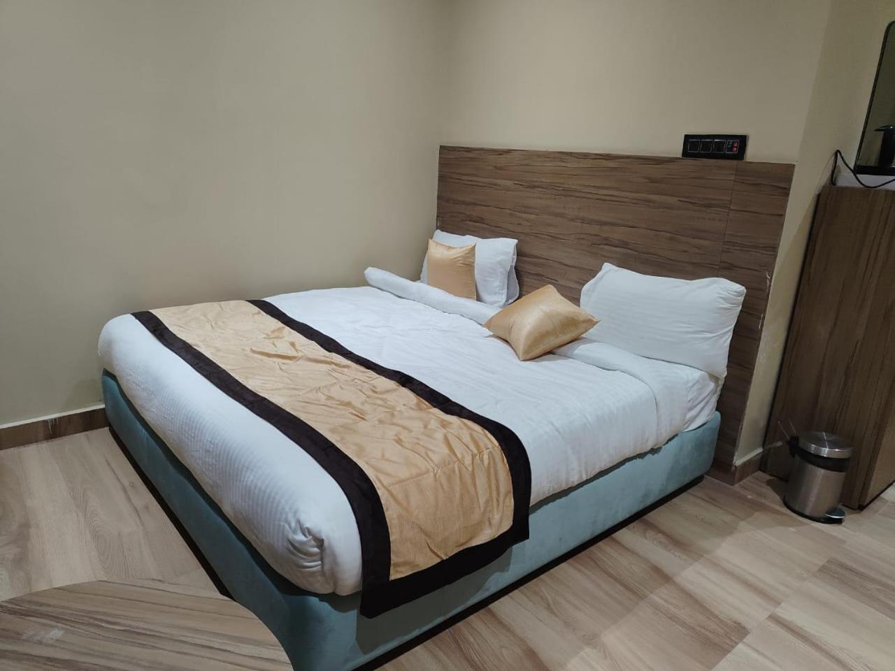 The Velvet Sky Hotel & Resort Bahraich Exteriér fotografie