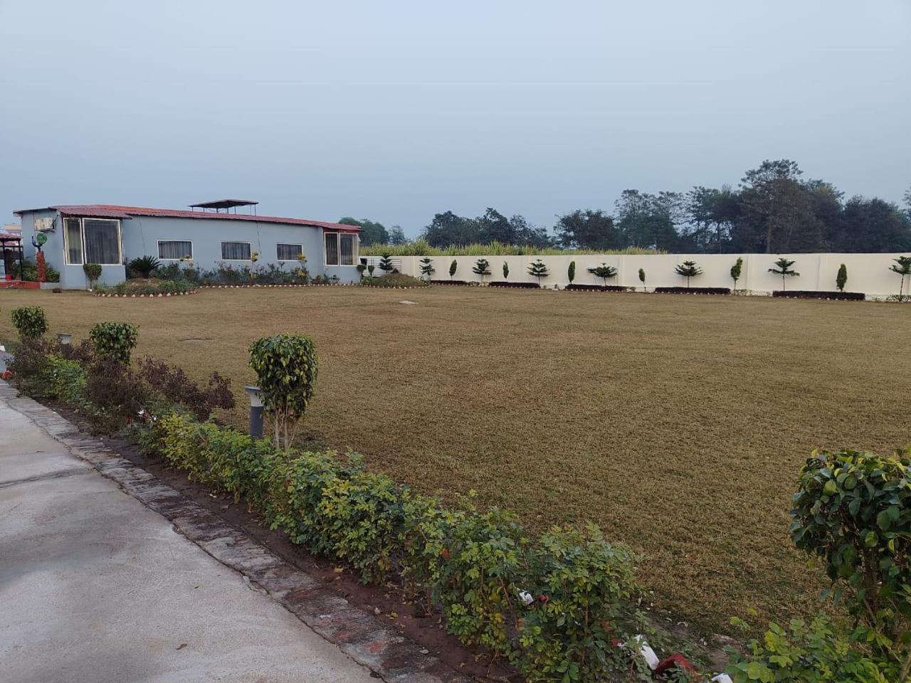The Velvet Sky Hotel & Resort Bahraich Exteriér fotografie